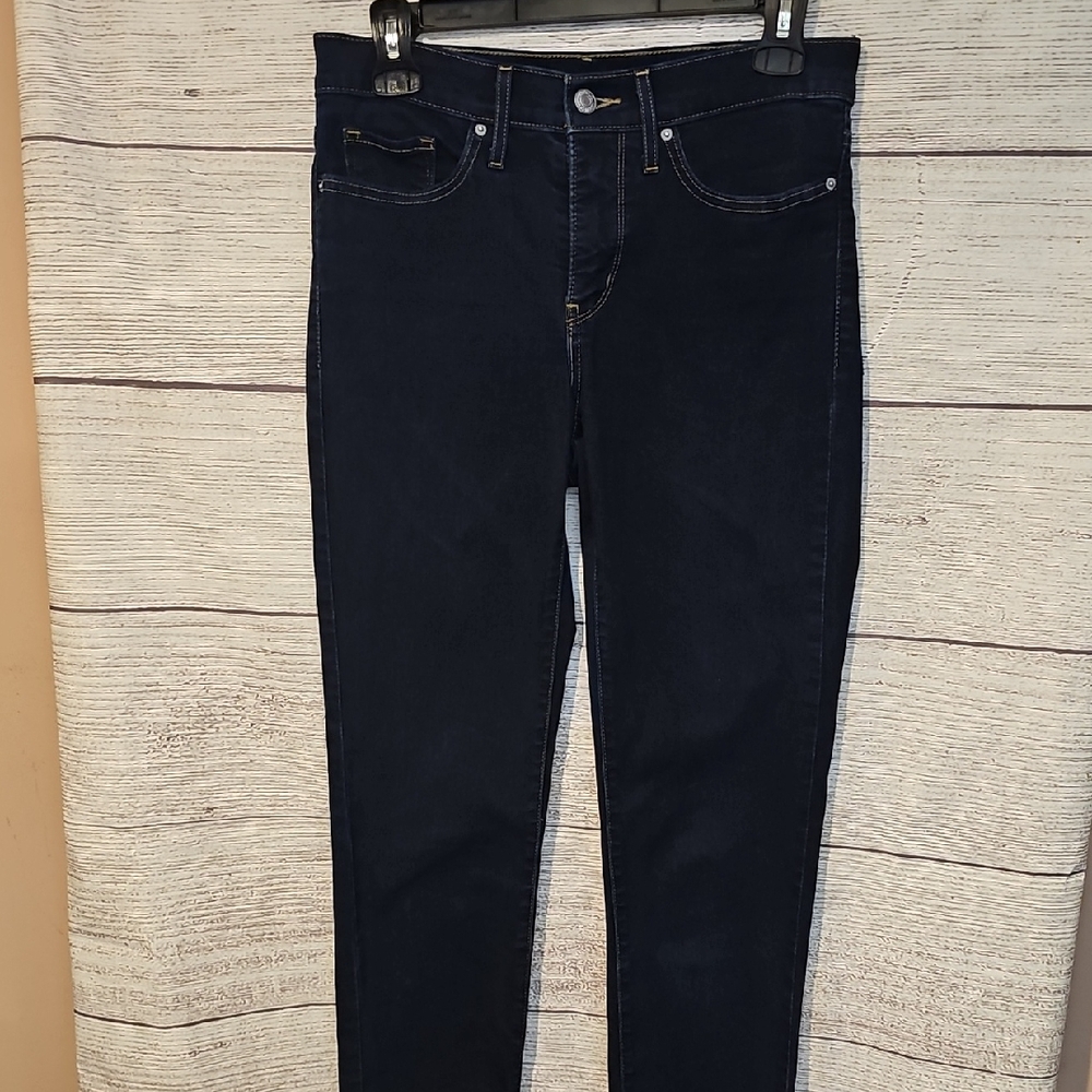 Levi's 312 Shaping Slim Jeans